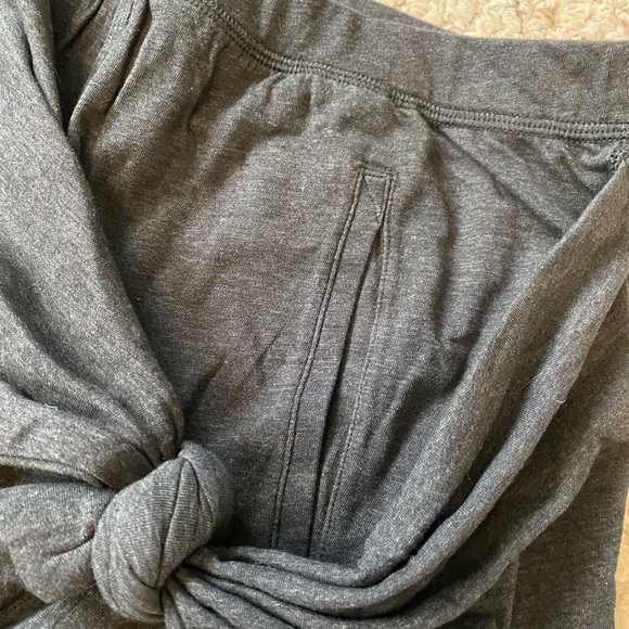 Lululemon Tie-Up Capris - Picture 4 of 5